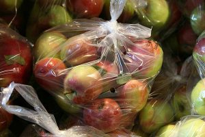Äpfel in Plastiktüten, © getreidekonservieren.de