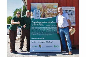Iryna Hrabenko und Jens Dambeck vom VerenA-Team der RIGK und Dr. Michael Reininger, DRV, an der Sammelstelle für Agrar-Big Bags in Alzey, © RIGK